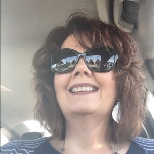 Meet your Posher, Holly